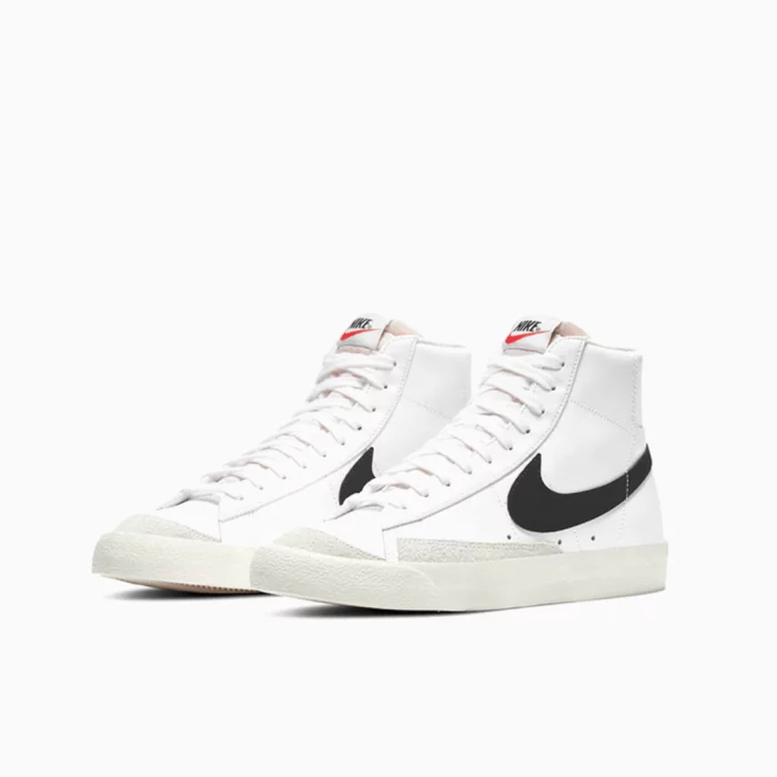 Nike Blazer Vintage White Black

Nike Blazer Mid Retro sneakers

Nike Blazer Mid men’s and women’s