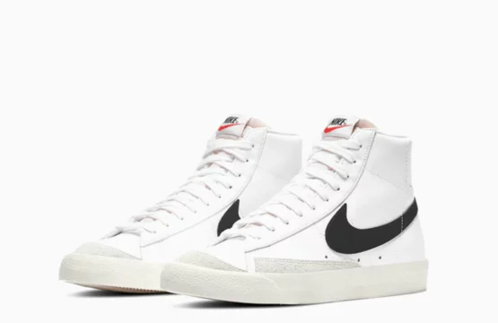 Nike Blazer Vintage White Black

Nike Blazer Mid Retro sneakers

Nike Blazer Mid men’s and women’s