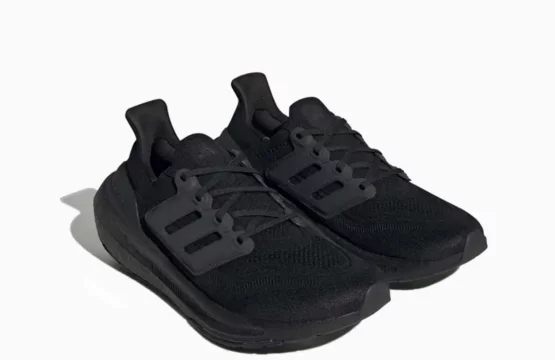 Innovative BOOST energy return Lightweight and breathable comfort Modern all-black premium design Durable Continental™ outsole for extra grip Perfect for both workouts and daily wear