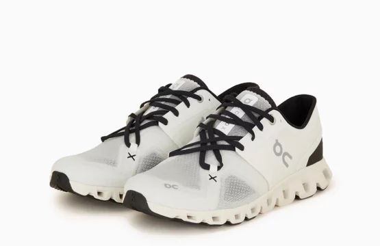 On Running Training Shoes
Cloud X3 Men’s White
On Cross Training Shoes
On Running White Sneakers