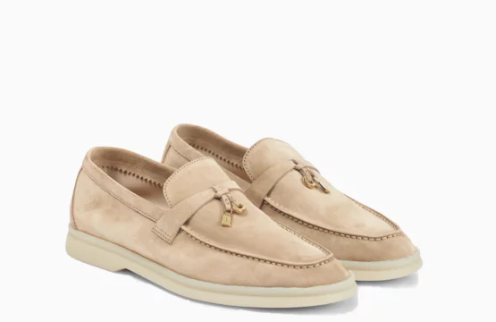 Loro Piana Beige Suede Shoes

Loro Piana Suede Footwear

Loro Piana Men Shoes

Luxury Suede Shoes Men