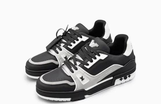 Louis Vuitton Trainer Black LV Monogram Eclipse Sneakers Louis Vuitton Black Sneakers Luxury Designer Trainers Louis Vuitton Streetwear Shoes