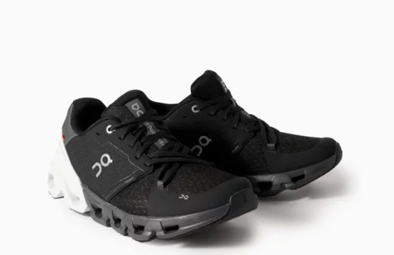 On Running women Jordan Cloudflyer 4 stretch knit Women’s stability running shoes Rubber-trimmed running sneakers Breathable knit athletic shoes