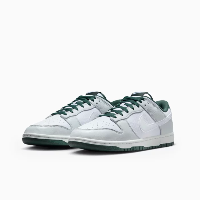 Nike SB Dunk Low White Jordan Nike SB Dunk Retro SE sneakers Nike Dunk Low all-white shoes