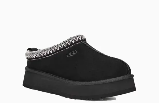 UGG Tazz Jordan

UGG platform slippers

UGG Black women shoes

UGG indoor outdoor slippers

UGG suede slippers