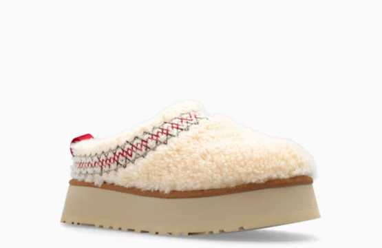 UGG Tazz Jordan

UGG platform slippers

UGG cream suede shoes

UGG braid detail slippers

UGG women’s footwear