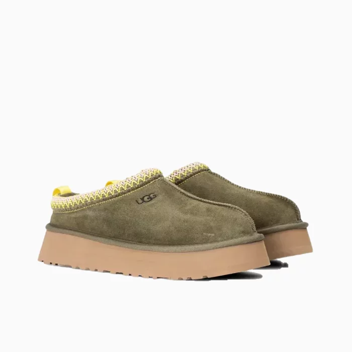 UGG Tazz Jordan

UGG platform slippers

UGG Burnt Olive shoes

UGG suede slippers

Indoor outdoor UGG