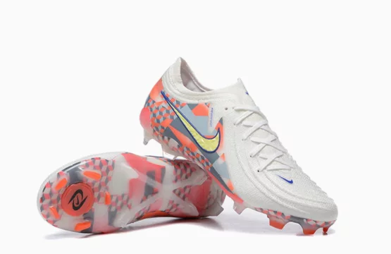 Nike Phantom GX II Elite Jordan

Nike Barna Edition football boots

Nike Gripknit firm ground cleats

Nike Phantom GX II FG boots