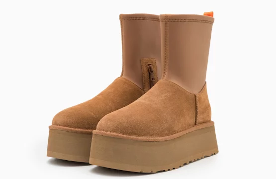 UGG EverAU Jordan

UGG platform boots

UGG Brown women boots

UGG sheepskin platform

UGG suede winter footwear
