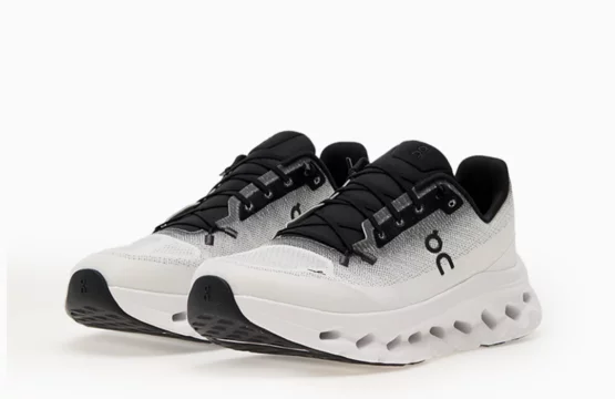 On Running Cloudtilt Black Ivory Jordan

On Cloudtilt Phase sneakers

On Running CloudTec trainers

On Running lifestyle sneakers

On Running Swiss-engineered shoes