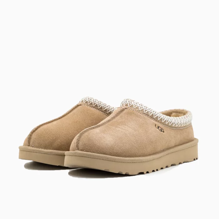 UGG Tasman Jordan
UGG mustard suede slippers
UGG indoor outdoor shoes
UGG platform slippers