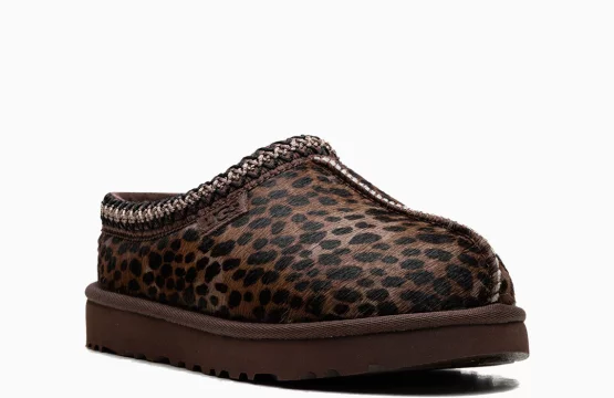 UGG Tasman Jordan

UGG blue suede slippers

UGG Caspian color

UGG indoor outdoor shoes

Lifestyle UGG footwear