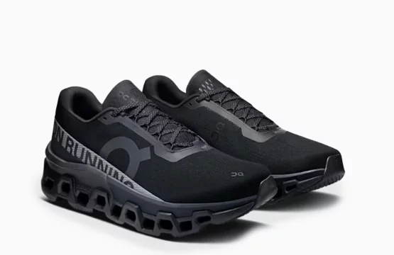 On Running Cloudmonster 2 Black shoes