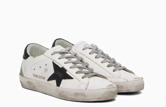 Golden Goose White Black Sneakers
Golden Goose Super-Star Leather
Designer White Sneakers Black Star
Golden Goose Vintage Shoes
Premium Italian Lifestyle Sneakers
