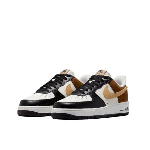 Nike Air Force 1 Jordan

Air Force 1 brown sneakers

Nike AF1 mocha colorway

Lifestyle Nike sneakers

Retro basketball shoes