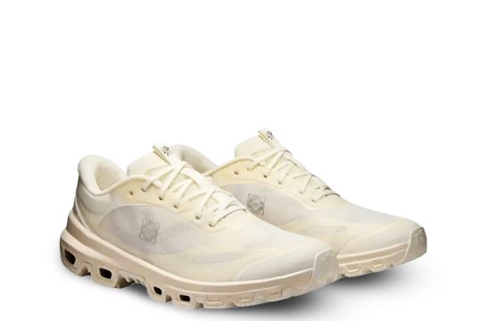 On Running Loewe Jordan
Cloudventure 2 Loewe women
Luxury On Running sneakers
On Loewe eggshell shoes
Swiss engineered lifestyle footwear